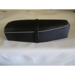 garniture (coiffe de selle ) simili noir/picot noir motobecane SP 98 (produit origine france)